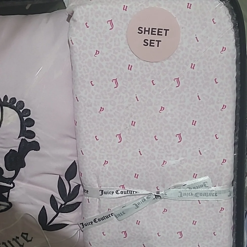 Juicy Couture Black and White 8-Piece Bed Set - Queen